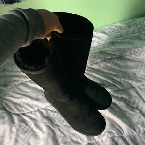 Black Uggs